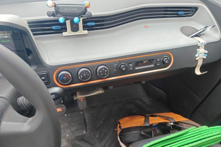 Used Wuling Hongguang MINIEV 2022 Easy Version Lithium Iron Phosphate Audio And AC Panel