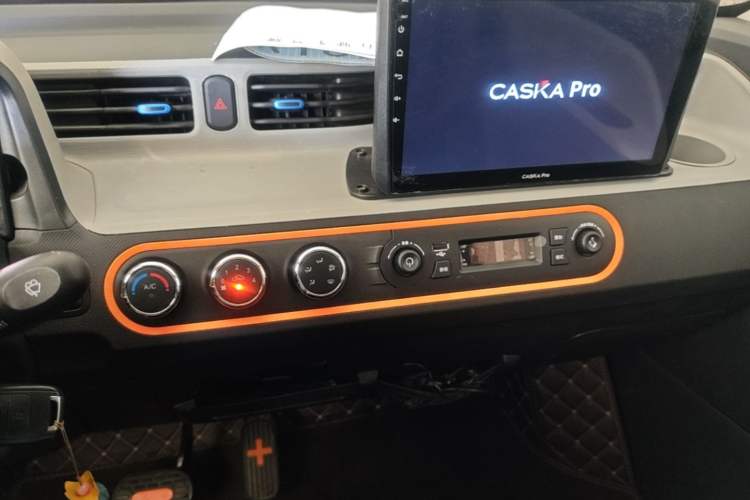 Used Wuling Hongguang MINIEV 2022 Easy Version Lithium Iron Phosphate Audio And AC Panel