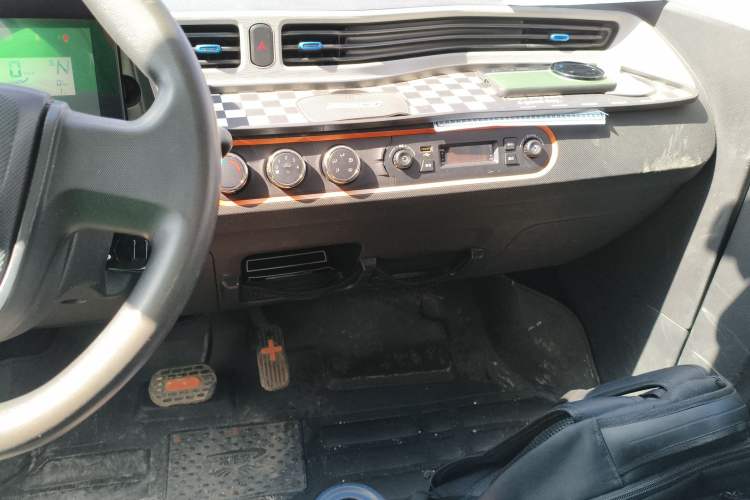 Used Wuling Hongguang MINIEV 2022 Easy Version Lithium Iron Phosphate Audio And AC Panel