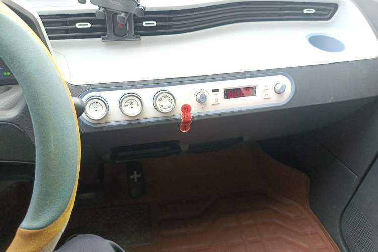 Used Wuling Hongguang MINIEV 2022 Macaron Premium Model – Lithium Iron Phosphate Audio And AC Panel