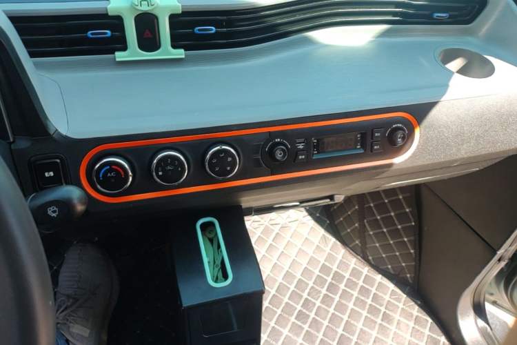 Used Wuling Hongguang MINIEV 2022 Macaron Fashion Model Lithium Iron Phosphate Audio And AC Panel
