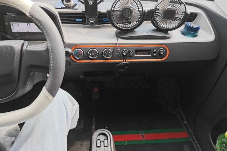 Used Wuling Hongguang MINIEV 2022 Easy Version Lithium Iron Phosphate Audio And AC Panel