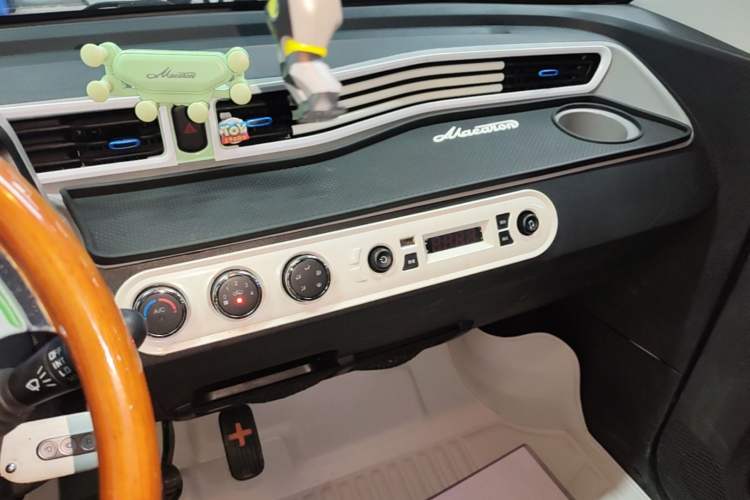 Used Wuling Hongguang MINIEV 2022 Zizai Version Lithium Iron Phosphate Audio And AC Panel
