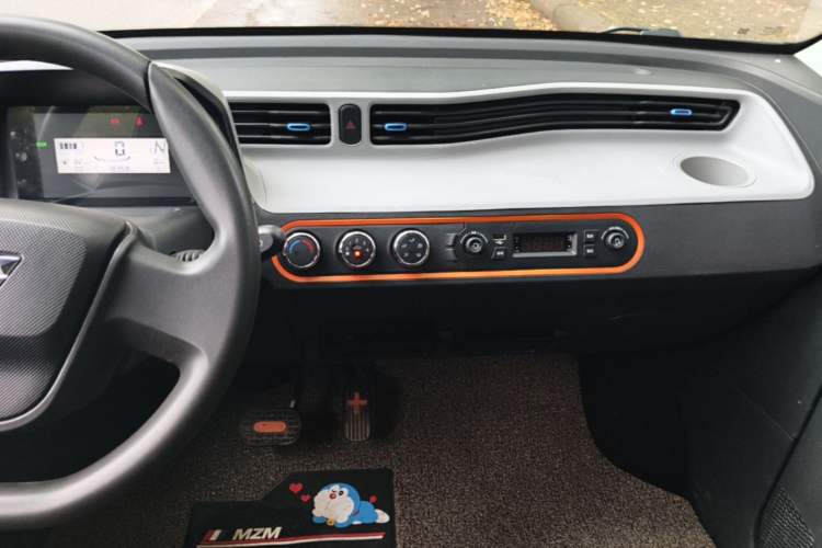 Used Wuling Hongguang MINIEV 2022 Easy Version Lithium Iron Phosphate Audio And AC Panel