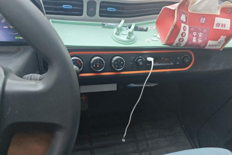 Used Wuling Hongguang MINIEV 2022 Zizai Version Lithium Iron Phosphate Audio And AC Panel
