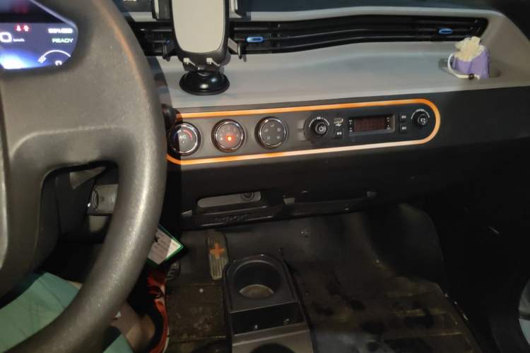 Used Wuling Hongguang MINIEV 2022 Zizai Version Lithium Iron Phosphate Audio And AC Panel
