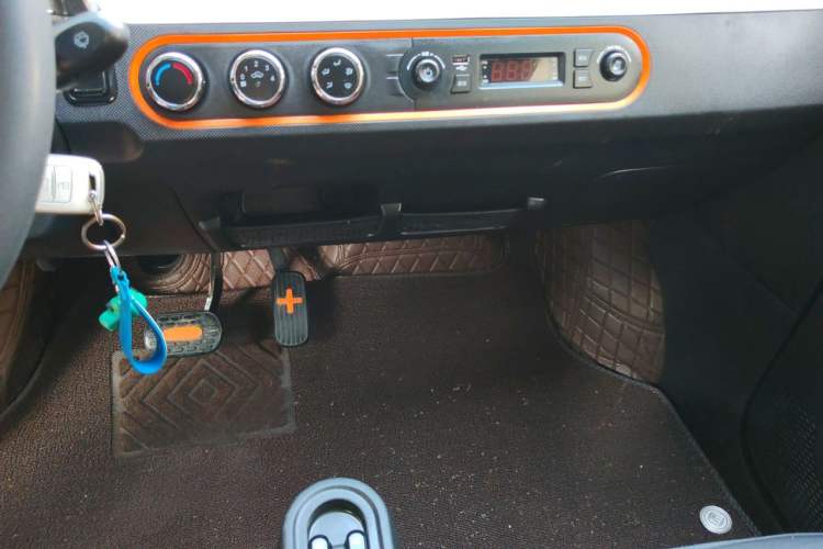 Used Wuling Hongguang MINIEV 2022 Easy Version Lithium Iron Phosphate Audio And AC Panel