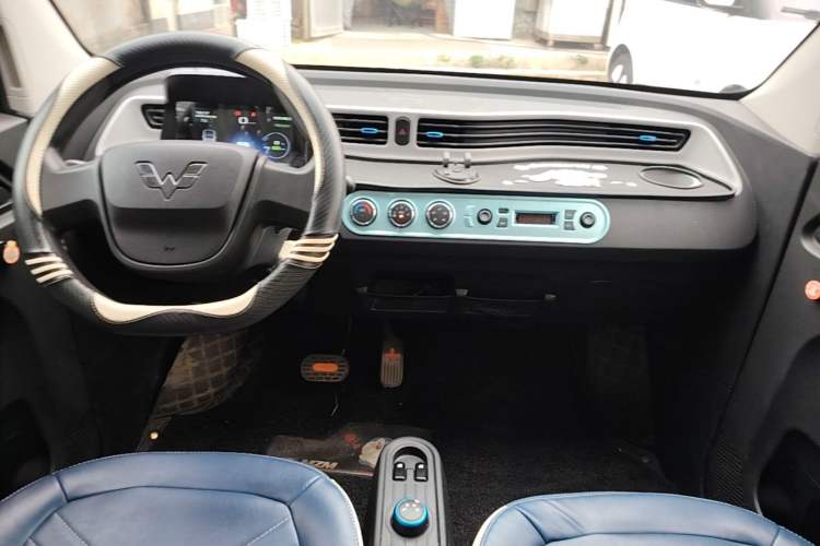 Used Wuling Hongguang MINIEV 2022 Zizai Version Lithium Iron Phosphate Audio And AC Panel