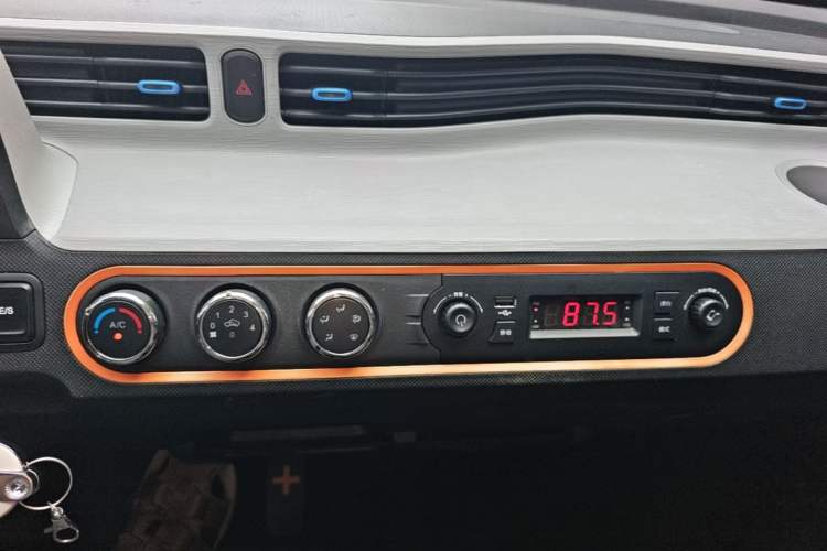 Used Wuling Hongguang MINIEV 2022 Enjoy Edition Lithium Iron Phosphate Audio And AC Panel