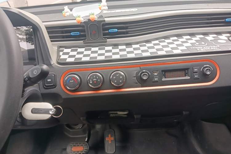Used Wuling Hongguang MINIEV 2022 Zizai Version Lithium-NMC Audio And AC Panel