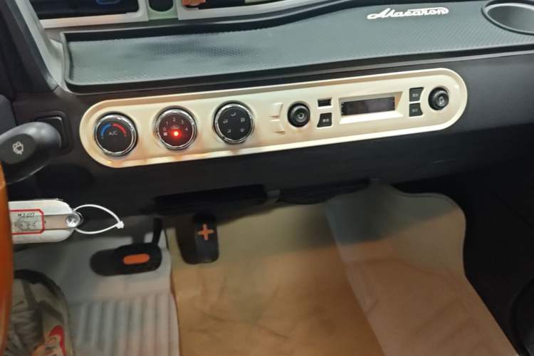 Used Wuling Hongguang MINIEV 2022 Zizai Version Lithium Iron Phosphate Audio And AC Panel