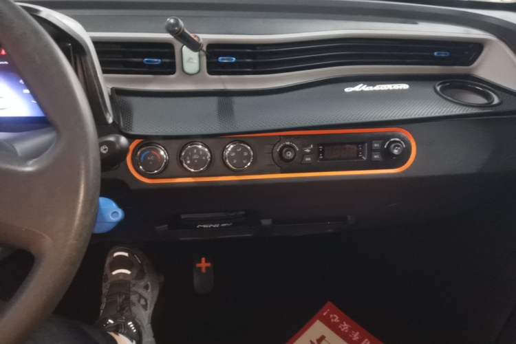 Used Wuling Hongguang MINIEV 2022 Macaron Premium Model – Lithium Iron Phosphate Audio And AC Panel