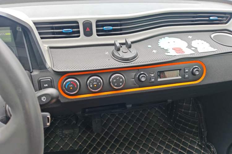 Used Wuling Hongguang MINIEV 2022 Zizai Version Lithium Iron Phosphate Audio And AC Panel