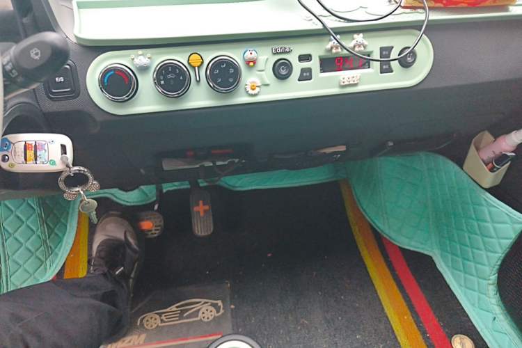Used Wuling Hongguang MINIEV 2022 Macaron Fashion Model Lithium Iron Phosphate Audio And AC Panel
