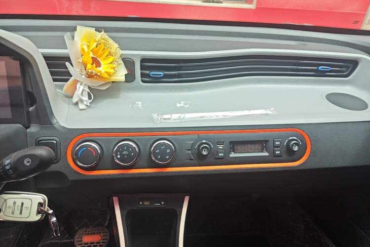 Used Wuling Hongguang MINIEV 2022 Easy Version Lithium Iron Phosphate Audio And AC Panel