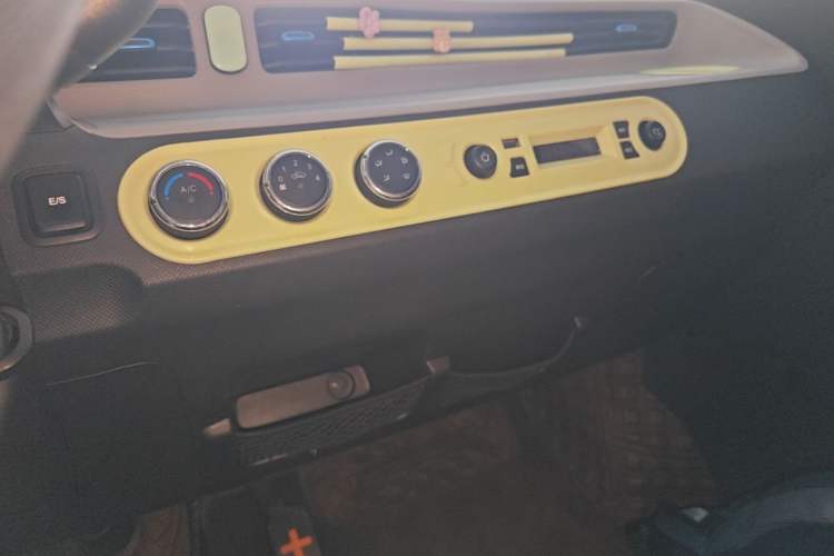 Used Wuling Hongguang MINIEV 2022 Easy Version Lithium Iron Phosphate Audio And AC Panel