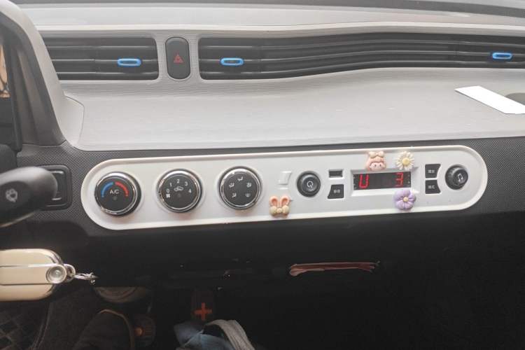 Used Wuling Hongguang MINIEV 2022 Macaron Premium Model – Lithium Ternary Battery Audio And AC Panel