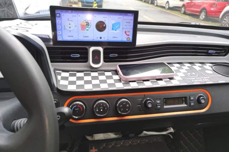 Used Wuling Hongguang MINIEV 2022 Easy Version Lithium Iron Phosphate Audio And AC Panel