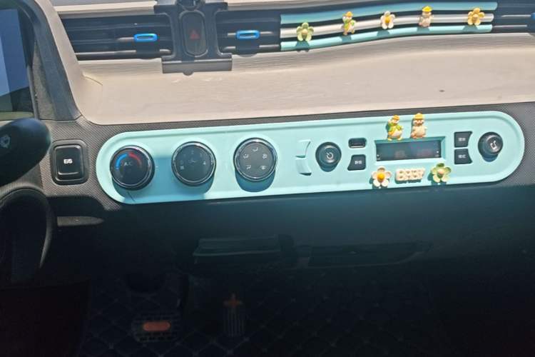 Used Wuling Hongguang MINIEV 2022 Easy Version Lithium Iron Phosphate Audio And AC Panel