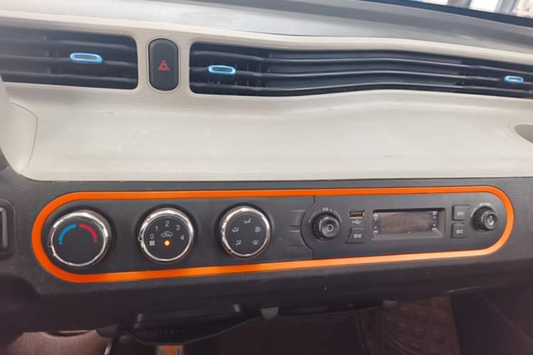 Used Wuling Hongguang MINIEV 2022 Easy Version Lithium Iron Phosphate Audio And AC Panel