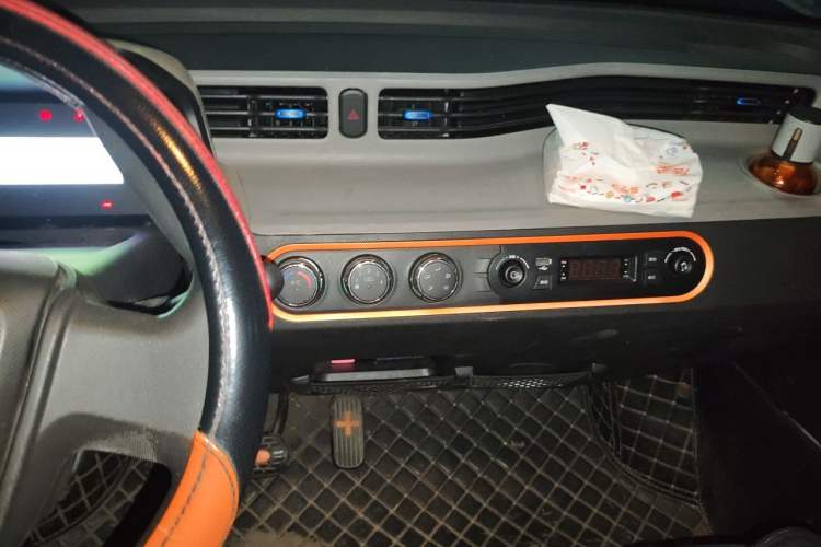 Used Wuling Hongguang MINIEV 2022 Zizai Version Lithium Iron Phosphate Audio And AC Panel