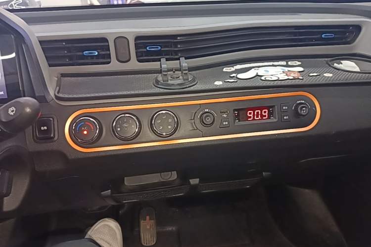 Used Wuling Hongguang MINIEV 2022 Zizai Version Lithium Iron Phosphate Audio And AC Panel
