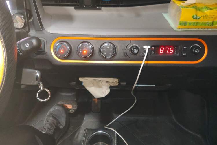 Used Wuling Hongguang MINIEV 2022 Easy Version Lithium Iron Phosphate Audio And AC Panel