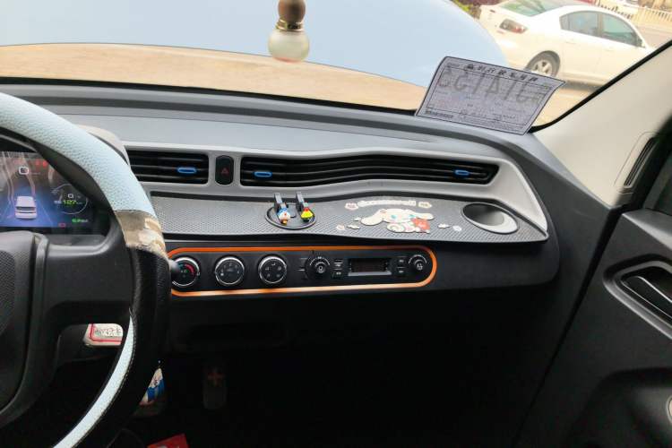 Used Wuling Hongguang MINIEV 2022 Macaron Premium Model – Lithium Iron Phosphate Audio And AC Panel