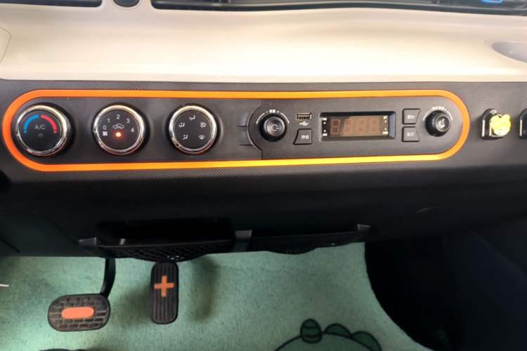 Used Wuling Hongguang MINIEV 2022 Enjoy Edition Lithium Iron Phosphate Audio And AC Panel