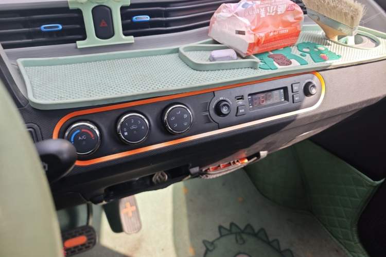 Used Wuling Hongguang MINIEV 2022 Easy Version Lithium Iron Phosphate Audio And AC Panel