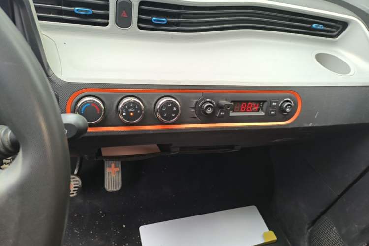 Used Wuling Hongguang MINIEV 2022 Easy Version Lithium Iron Phosphate Audio And AC Panel
