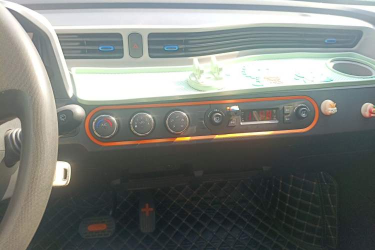 Used Wuling Hongguang MINIEV 2022 Easy Version Lithium-NMC Audio And AC Panel