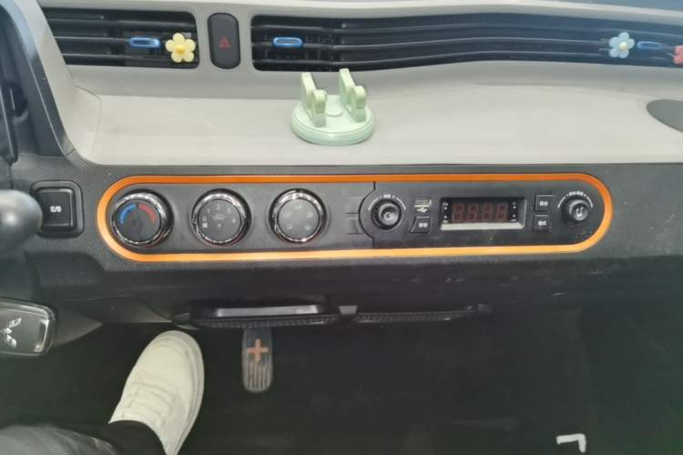 Used Wuling Hongguang MINIEV 2022 Easy Version Lithium Iron Phosphate Audio And AC Panel