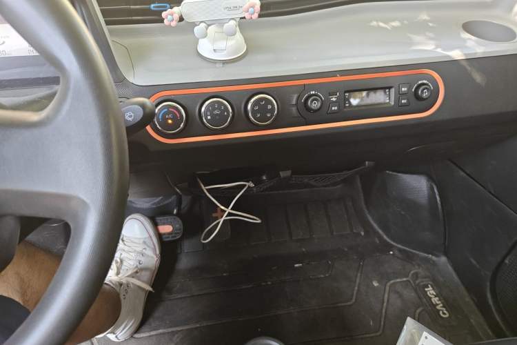 Used Wuling Hongguang MINIEV 2022 Easy Version Lithium Iron Phosphate Audio And AC Panel