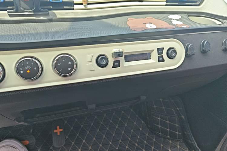Used Wuling Hongguang MINIEV 2022 Zizai Version Lithium Iron Phosphate Audio And AC Panel
