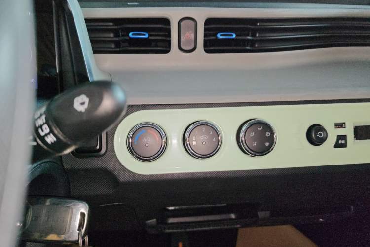 Used Wuling Hongguang MINIEV 2022 Zizai Version Lithium Iron Phosphate Audio And AC Panel