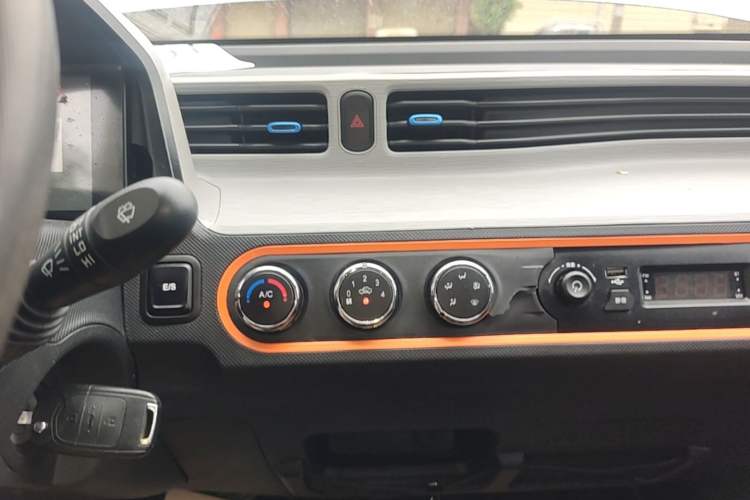 Used Wuling Hongguang MINIEV 2022 Easy Version Lithium-NMC Audio And AC Panel