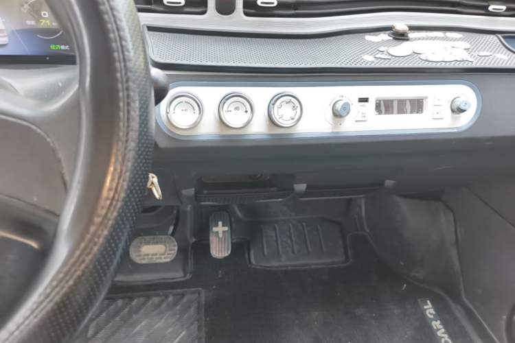 Used Wuling Hongguang MINIEV 2022 Macaron Premium Model – Lithium Iron Phosphate Audio And AC Panel