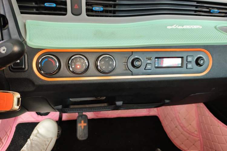 Used Wuling Hongguang MINIEV 2022 Easy Version Lithium Iron Phosphate Audio And AC Panel