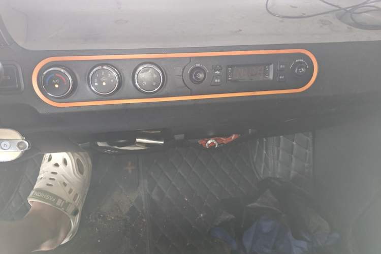 Used Wuling Hongguang MINIEV 2022 Macaron Premium Model – Lithium Iron Phosphate Audio And AC Panel