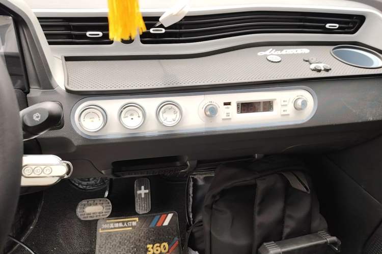 Used Wuling Hongguang MINIEV 2022 Macaron Fashion Edition Lithium-Nickel-Cobalt-Alpha-oxide Audio And AC Panel