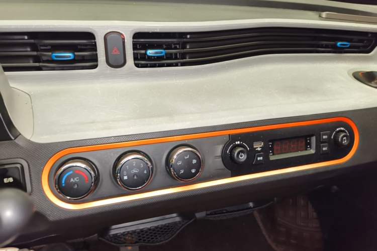 Used Wuling Hongguang MINIEV 2022 Enjoy Edition Lithium Iron Phosphate Audio And AC Panel