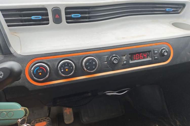 Used Wuling Hongguang MINIEV 2022 Zizai Version Lithium Iron Phosphate Audio And AC Panel