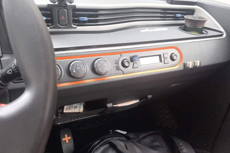 Used Wuling Hongguang MINIEV 2022 Macaron Fashion Edition Lithium-Nickel-Cobalt-Alpha-oxide Audio And AC Panel