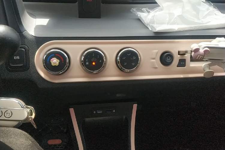 Used Wuling Hongguang MINIEV 2022 Enjoy Edition Lithium Iron Phosphate Audio And AC Panel