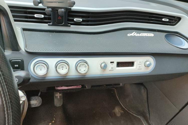 Used Wuling Hongguang MINIEV 2022 Macaron Premium Model – Lithium Iron Phosphate Audio And AC Panel