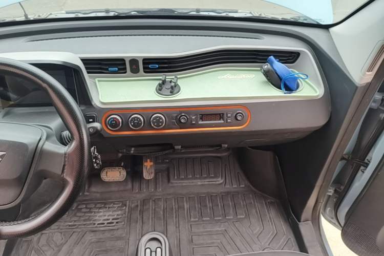 Used Wuling Hongguang MINIEV 2022 Zizai Version Lithium Iron Phosphate Audio And AC Panel