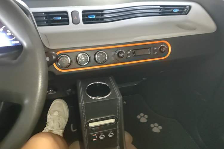 Used Wuling Hongguang MINIEV 2022 Zizai Version Lithium-NMC Audio And AC Panel