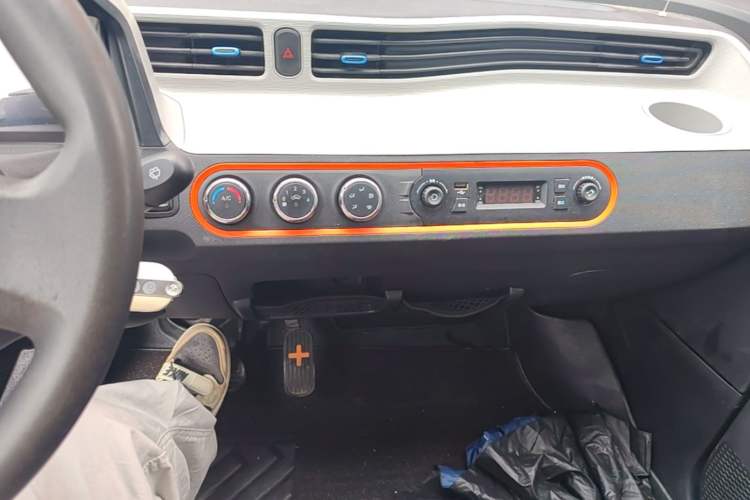 Used Wuling Hongguang MINIEV 2022 Macaron Premium Model – Lithium Iron Phosphate Audio And AC Panel