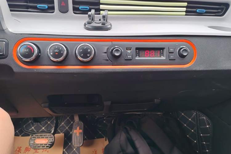 Used Wuling Hongguang MINIEV 2022 Zizai Version Lithium Iron Phosphate Audio And AC Panel
